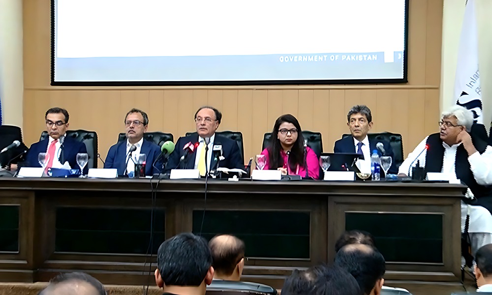 وزیر خزانہ کی معاشی ٹیم کے ہمراہ اہم پریس کانفرنس