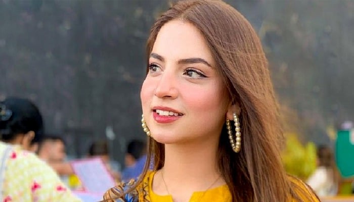 دنانیر مبین کے بچپن کی ویڈیو وائرل؛ سوشل میڈیا پر دلچسپ تبصرے