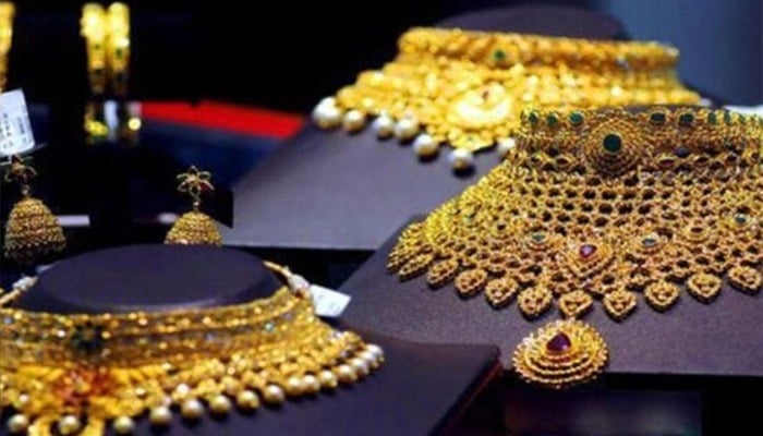 سونا سستا ہوگیا، فی تولہ قیمت میں کتنی کمی ہوئی؟