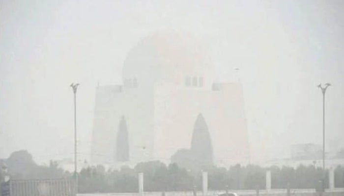 شہرقائد میں دھند کا راج، موسم آج گرم اور خشک رہنے کا امکان