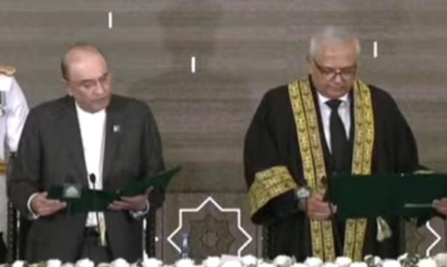 وفاقی آئینی عدالت کے پہلے چیف جسٹس امین الدین نے اپنے عہدے کا حلف اٹھالیا