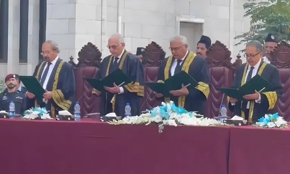 پاکستان کی پہلی وفاقی آئینی عدالت کے تین ججز نے حلف اٹھا لیا