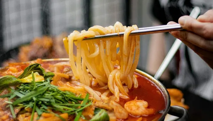 جنوبی کوریا ریسٹورنٹ کا تنہا آنے والوں کو کھانا دینے سے انکار