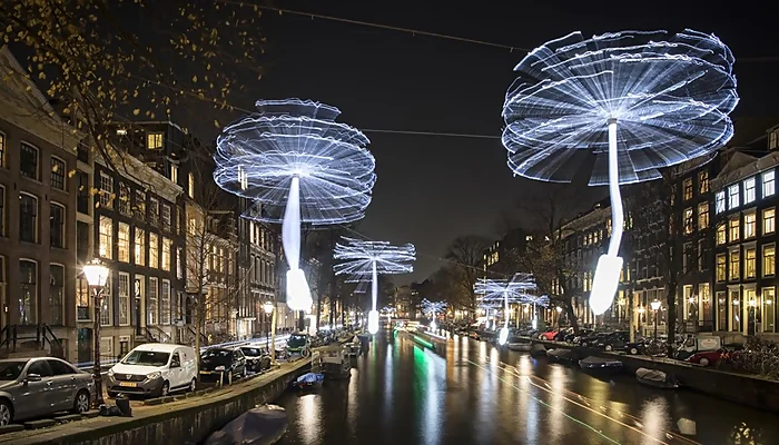 لائٹ فیسٹیول نے سیاحوں کو حیران کر دیا