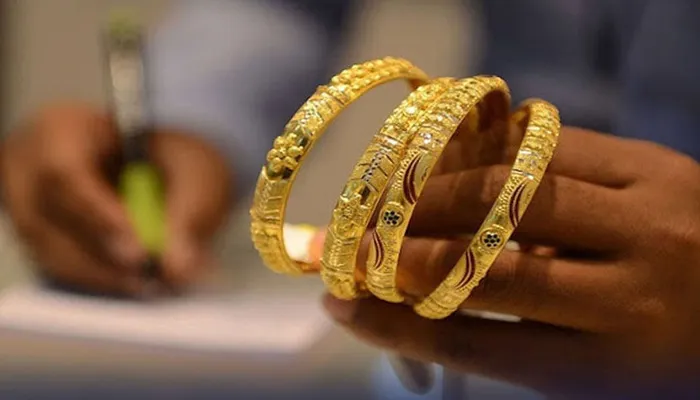 سونے کی قیمت میں بڑی کمی، فی تولہ کہاں تک پہنچا