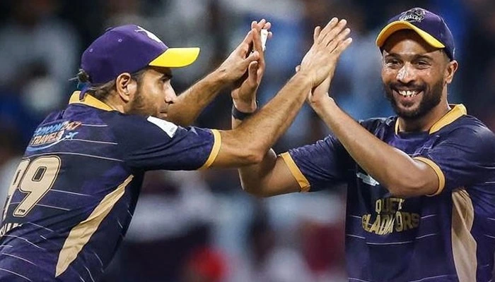 ابوظبی، کوئٹہ کویلری سپر اوور میں دھماکے دار جیت سے پلے آف مرحلے میں داخل  