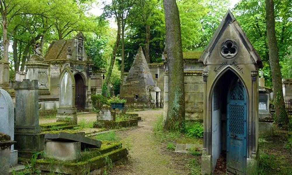 پیرس کے مہشور قبرستاتوں میں دفن ہونے کیلیے قرعہ اندازی