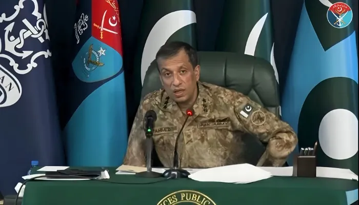 پاکستان میں چلنے والے سوشل میڈیا کے پیچھے بیرونی ہاتھ ہیں، ترجمان پاک فوج