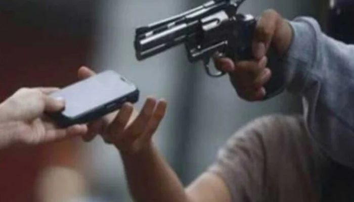 کراچی میں ڈاکو راج ، 7 سالہ بچے کو موبائل فون نہ دینے پر گولی مار دی