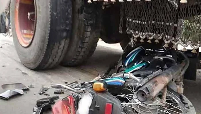 کراچی میں بے قابو ٹریفک نے گزشتہ 10 ماہ 17 روز میں 761 خاندان اجاڑ دیے