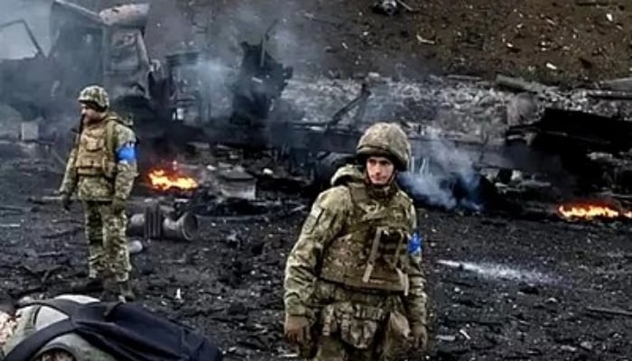 یوکرین میں افرادی قلت، مالی بحران اور کمزور مورال جنگ کو نازک موڑ پر لے آئے