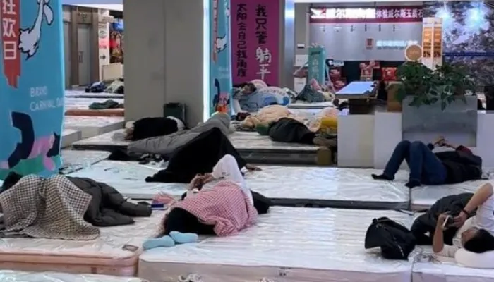 چینی شخص نے 30 گھنٹوں سے زائد لیٹ کر منفرد مقابلہ جیت لیا