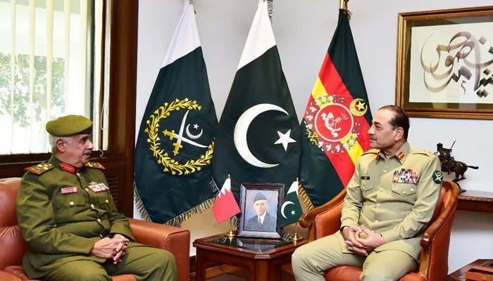 فیلڈ مارشل سے کمانڈر بحرین نیشنل گارڈ کی ملاقات؛ دو طرفہ دفاعی تعلقات کو مزید مضبوط بنانے کا عزم