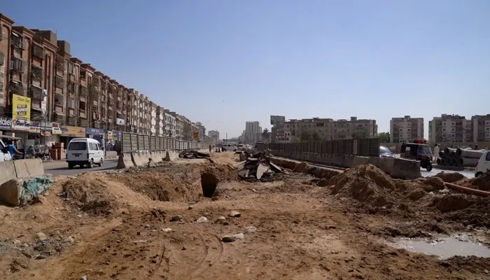 شرائط کے مطابق ٹرانس کراچی منصوبے کی تعمیراتی مدت کے دوران کسی بھی غیر متوقع حالات میں کے ایم سی کو مربوط اور مدد کرے گا، ٹرانس کراچی این او سی کے شرائط پر عملدرآمد کرے تو کے ایم سی کو منصوبے کی تعمیراتی کاموں پر اعتراض عائد نہیں کرے گا۔