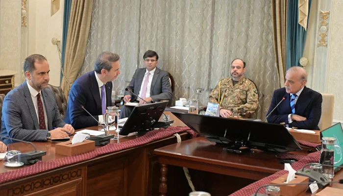 وزیراعظم سے ترک وزیر توانائی کی ملاقات، توانائی اور سرمایہ کاری میں تعاون بڑھانے پر زور