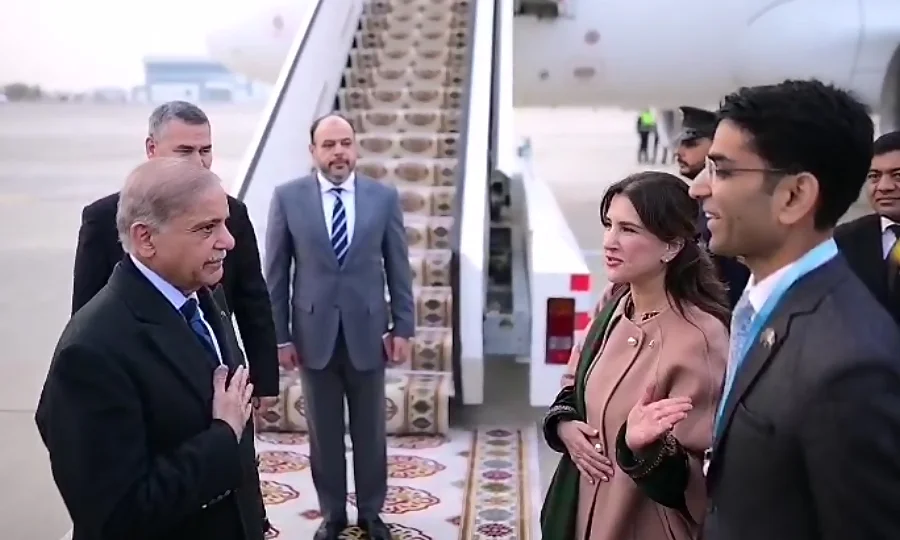 وزیر اعظم شہباز شریف دو روزہ سرکاری دورے پر ترکمانستان پہنچ گئے