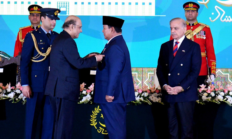 صدر مملکت نے انڈونیشین ہم منصب کو نشان پاکستان عطا کردیا