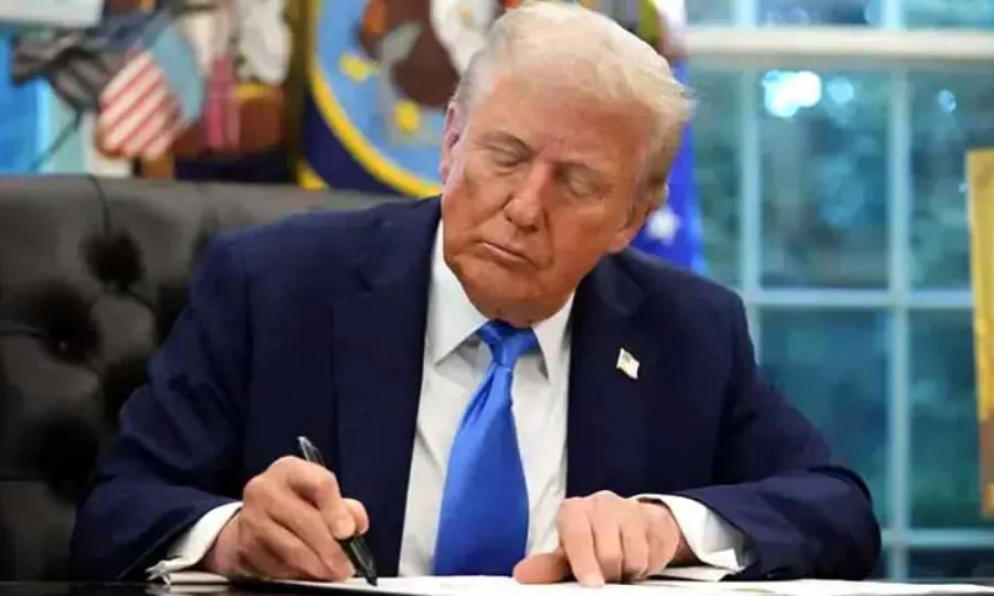 امریکی صدر نے 900 ارب ڈالر دفاعی پالیسی بل پر دستخط کردیے