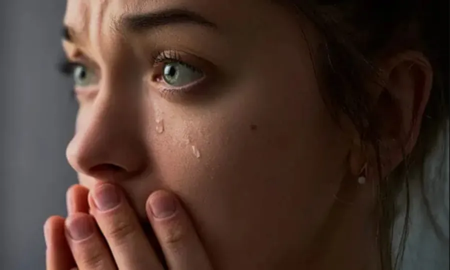 خواتین مردحضرات سے زیادہ کیوں روتی ہیں؟ حیران کن وجہ سامنے آگئی