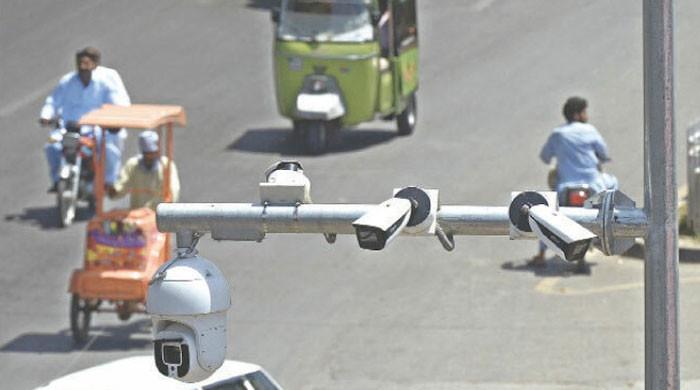 قسطوں پر موٹرسائیکلیں بیچنے والے تاجر کو ای چالانز نے دن میں تارے دکھا دیے