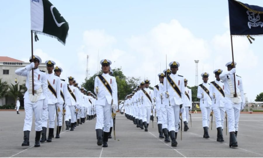 پاکستان نیول اکیڈمی میں پاسنگ آؤٹ پریڈ، کمانڈر بحرین نیول فورس کا خطاب
