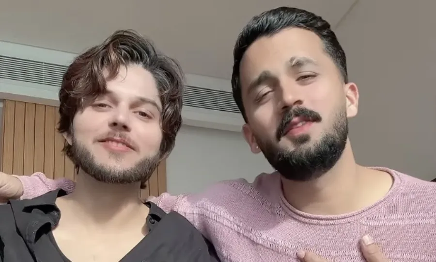 برطانیہ سے بےدخلی کے بعد رجب بٹ پاکستان واپس پہنچ گئے