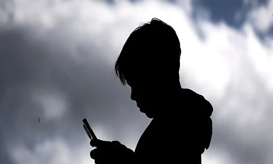 یونیسف کے عہدیدار نے بچوں کیلیے سوشل میڈیا پابندیوں پر توازن کی اپیل کر دی