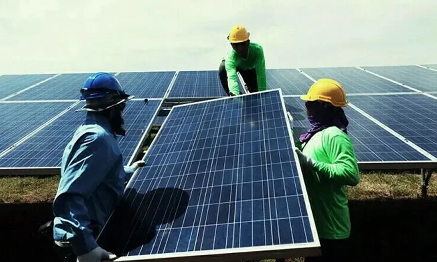 وفاقی حکومت کا سولر پینلز کی لازمی ٹیسٹنگ پر غور