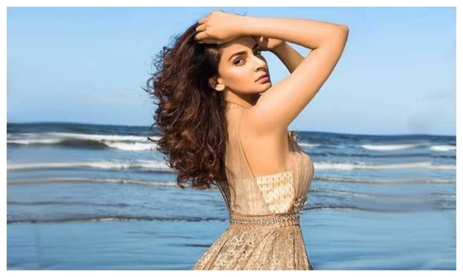 صبا قمر بولڈ واک پر شدید تنقید کی زد میں آگئیں