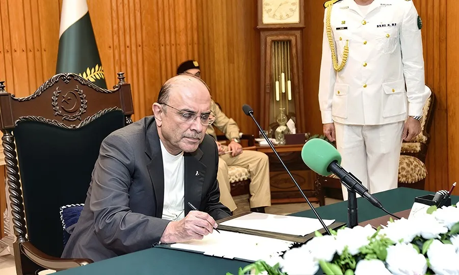 صدر مملکت نے اہم قانون سازی کی منظوری دیدی، دانش اسکولز اتھارٹی بل واپس بھجوا دیا