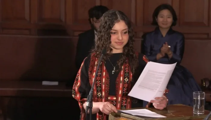 آکسفورڈ یونین کی صدر منتخب ہونے والی عروہ حنین کون ہیں ؟