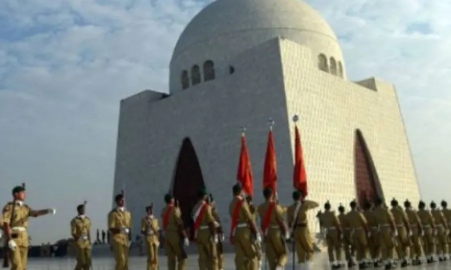 قائداعظم کا یومِ پیدائش: مزار قائد پر گارڈز کی تبدیلی کی پروقار تقریب