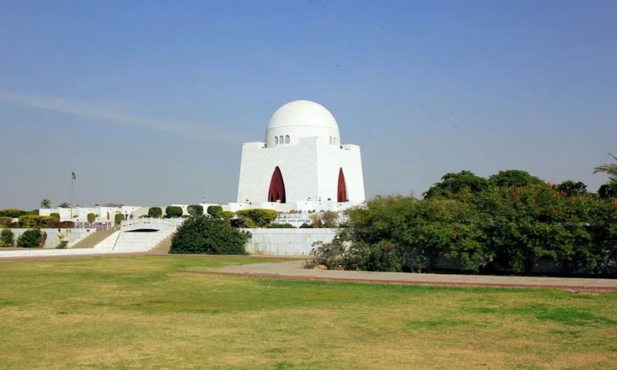 شہر قائد میں رات میں سردی، دن بدستور گرم