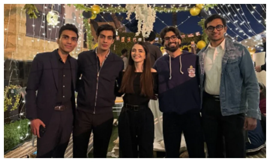 میرب کا گریجویشن مکمل ، دوستوں کی پارٹی ، تصاویر وائرل