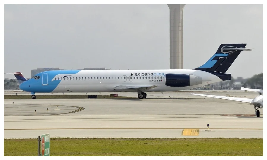 میکسیکو سٹی: پائلٹ کا خود کو کارپٹ میں بند کرکے انوکھا احتجاج