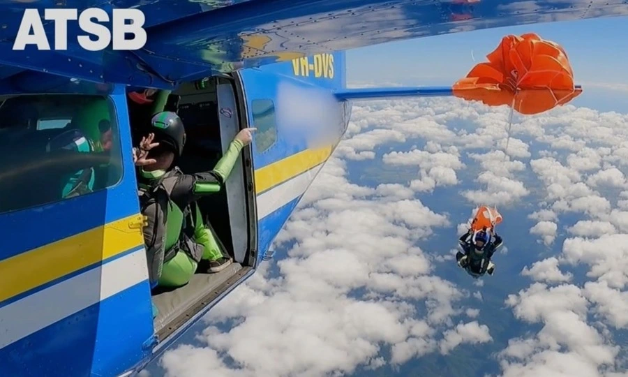 پیرا شوٹر 15 ہزار فٹ کی بلندی پر ہوا معلق! دل دہلا دینے والی ویڈیو وائرل