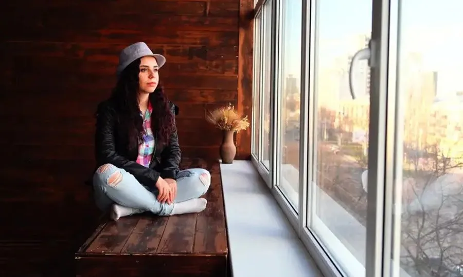 کھڑکی کے پاس بیٹھنا کس مرض میں مفید ثابت ہوتا ہے؟