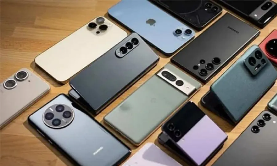 درآمد کردہ موبائل فونز پر بھاری ٹیکسوں میں کمی کا امکان