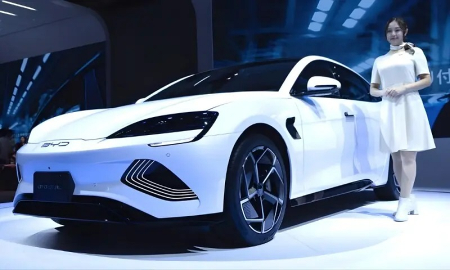 برطانیہ میں الیکٹرک وینز کی اہداف سے کم فروخت، مستقبل پر سوالیہ نشان