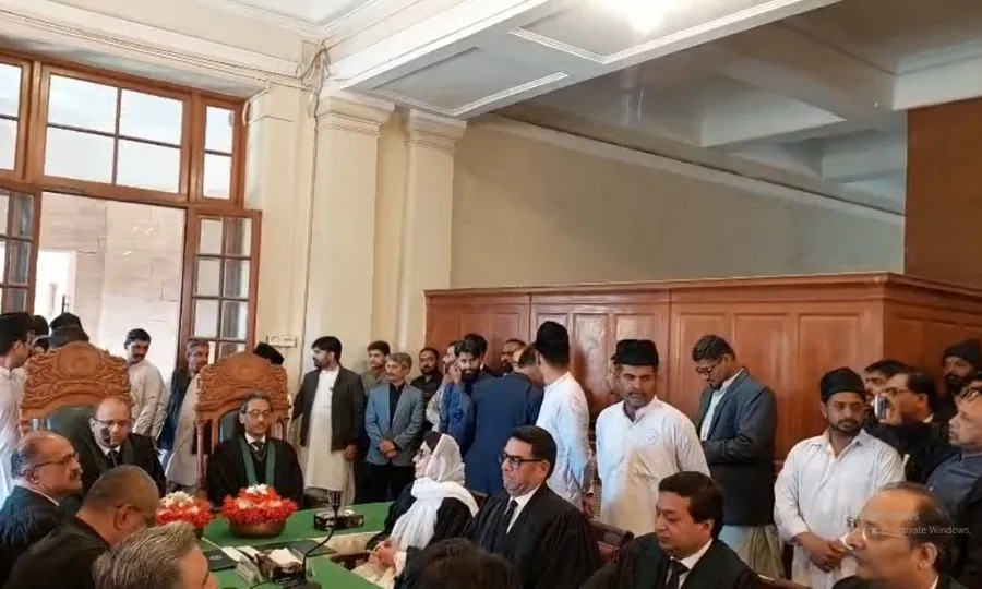 سندھ ہائیکورٹ کے 10 ایڈیشنل ججز نے مستقل ججز کا حلف اٹھا لیا