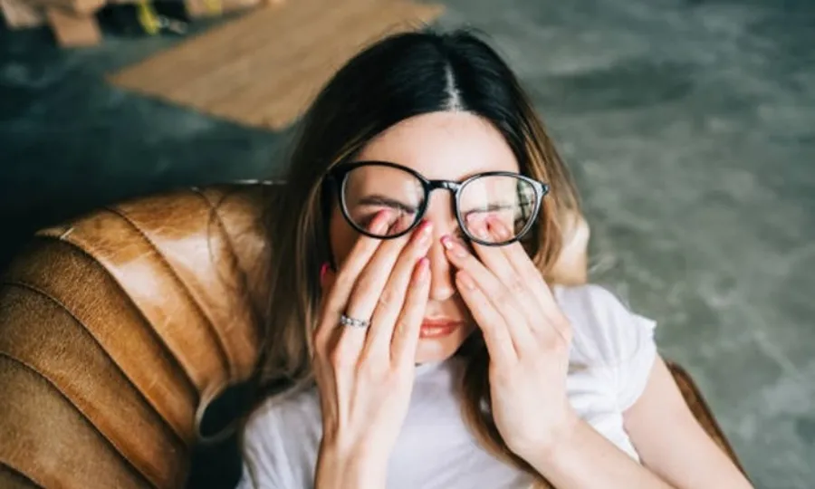 غلط نمبر کا چشمہ آنکھوں کے کن مسائل کا سبب بنتا ہے؟