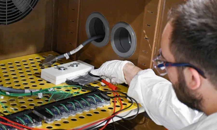 لکڑی کا استعمال کرتے ہوئےدلچسپ سوڈیم آئن بیٹری تیار