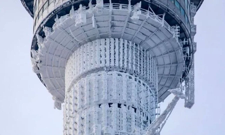 روس میں 200 سالہ برفباری کا ریکارڈ ٹوٹ گیا، ماسکو برف کے سمندر میں ڈوب گیا