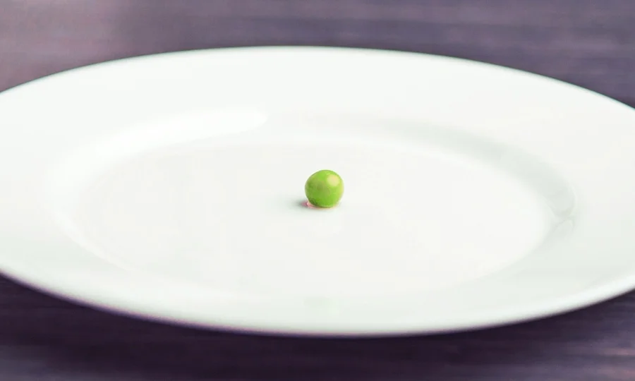 وزن کم کرنے کے لیے سخت غذائی پرہیز بھی کیوں ناکام ہوجاتا ہے؟ حقیقت جانیں