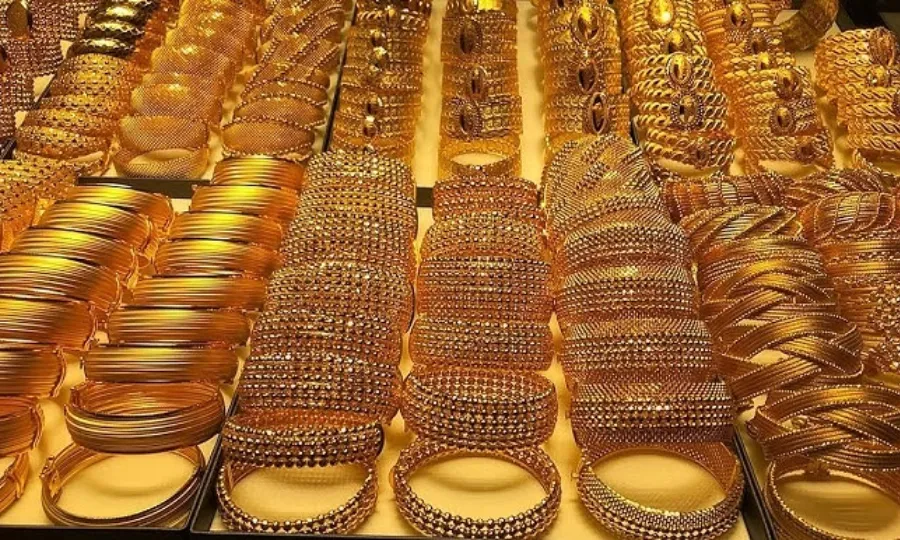 پاکستان میں سونے کی قیمت بے قابو؛ تمام ریکارڈ توڑ دیے
