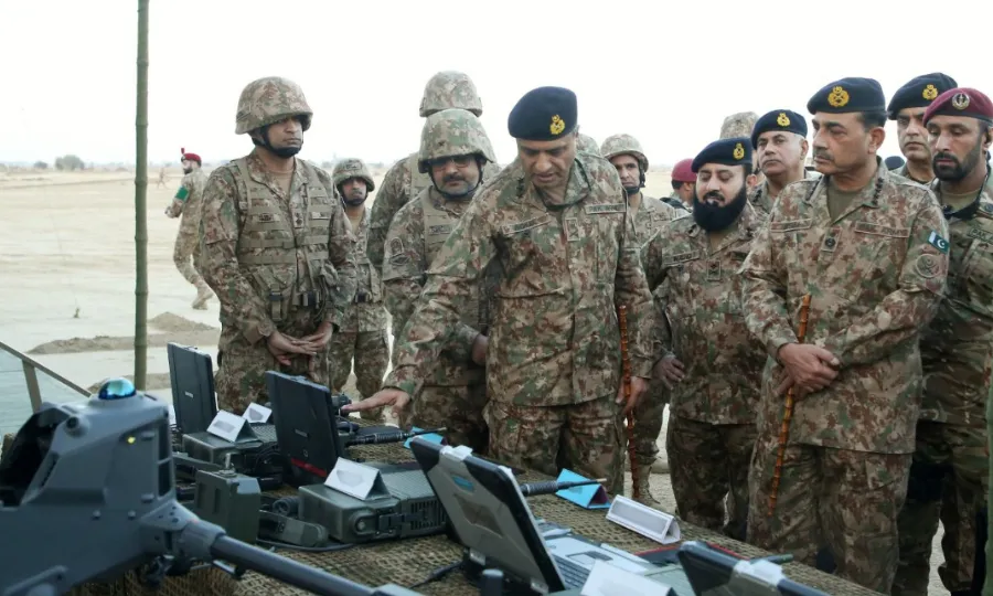 فیلڈ مارشل کا دورہ بہاولپور گیریژن؛ جدید ٹیکنالوجی پر مبنی مشق کا مشاہدہ