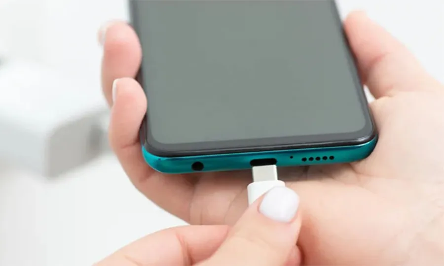 سرد موسم میں موبائل بیٹری جلد ختم ہونے کے مسئلے کا آسان سا حل