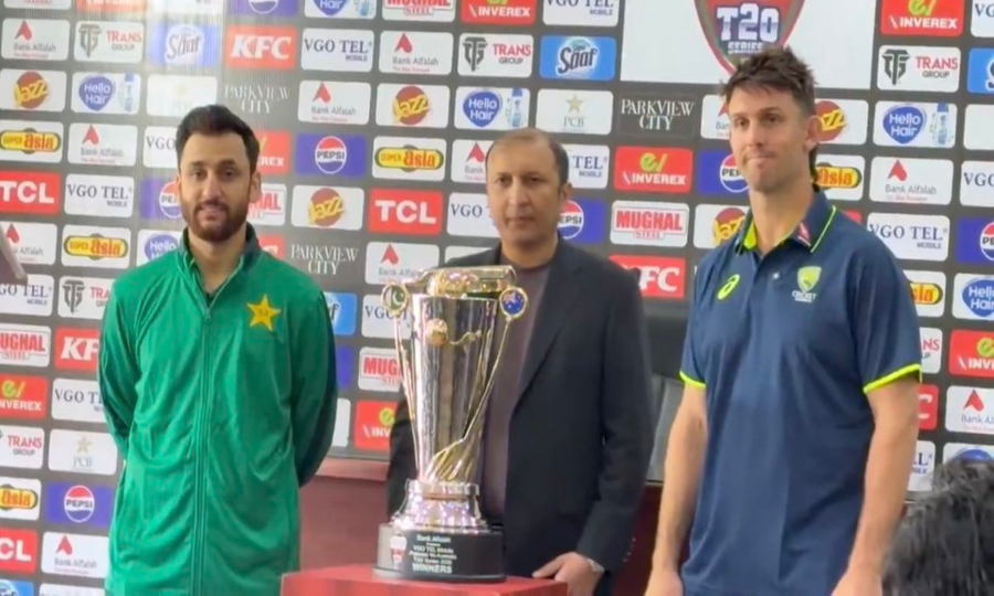 پاک-آسٹریلیا ٹی 20 سیریز کی ٹرافی کی رونمائی