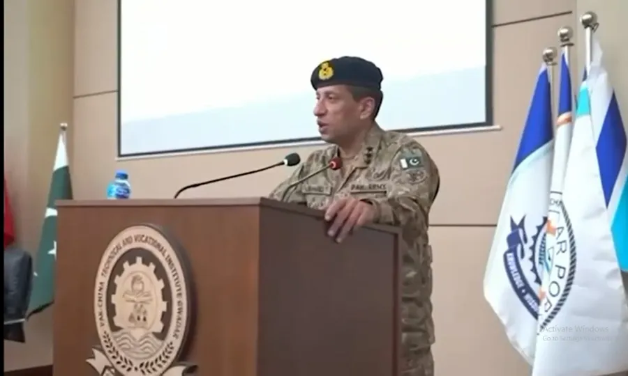 ‏ڈی جی آئی ایس پی آر کی یونیورسٹی آف گوادر میں اساتذہ اور طلباء کیساتھ خصوصی نشست