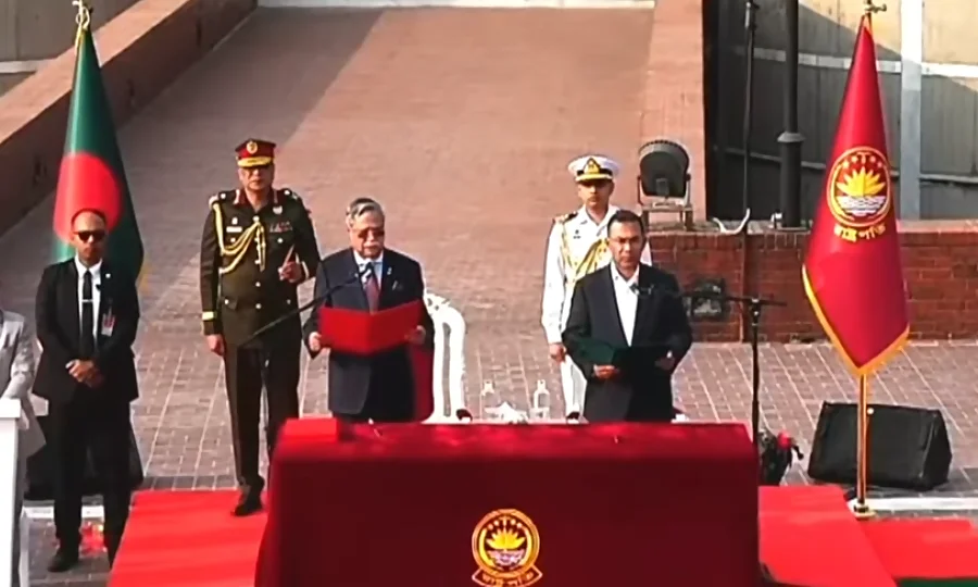 طارق رحمان نے بنگلا دیش کے نئے وزیراعظم کا حلف اٹھا لیا